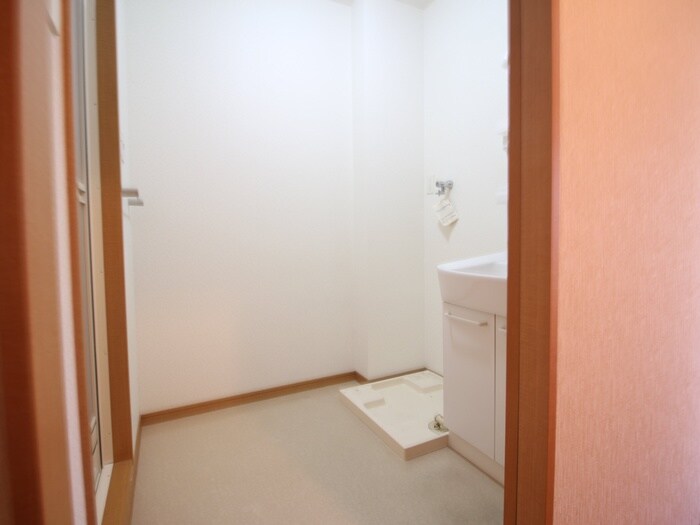 物件内観写真16　(洗濯機置場)