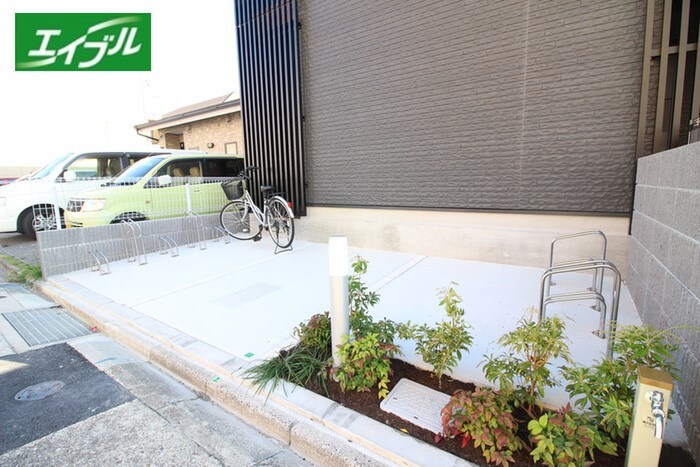 物件外観写真2　(駐輪場)