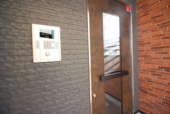 物件外観写真5　(エントランス部分)