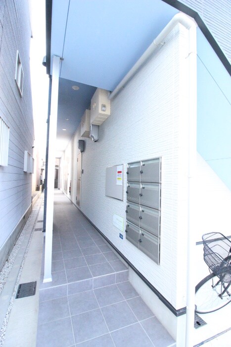 物件外観写真3　(エントランス部分)