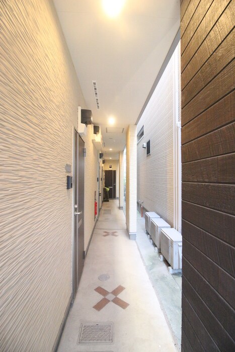 物件外観写真4　(エントランス部分)