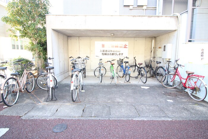 物件外観写真5　(駐輪場)