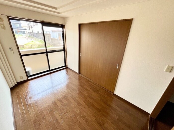 物件内観写真4　(居室)