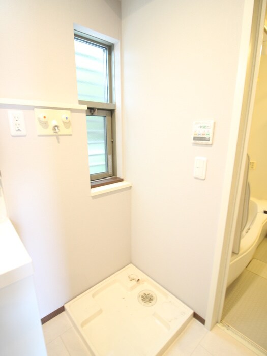 物件内観写真11　(洗濯機置場)