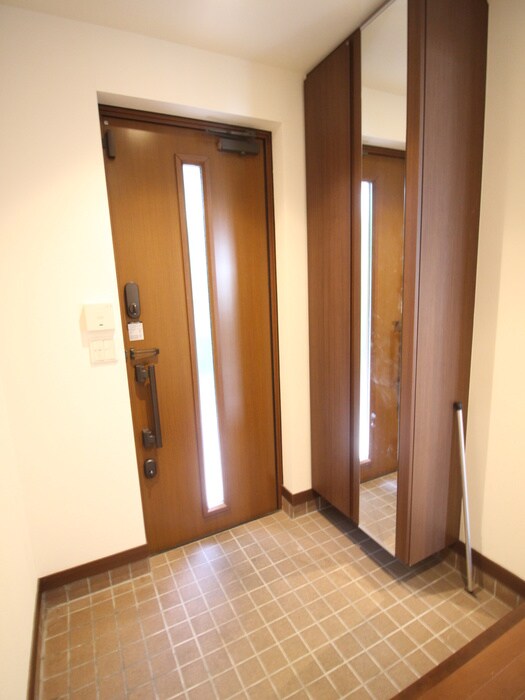 物件内観写真13　(玄関)
