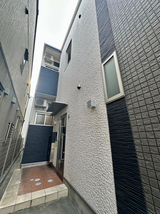 物件外観写真3　(エントランス部分)