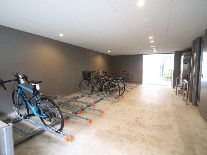 物件外観写真3　(駐輪場)