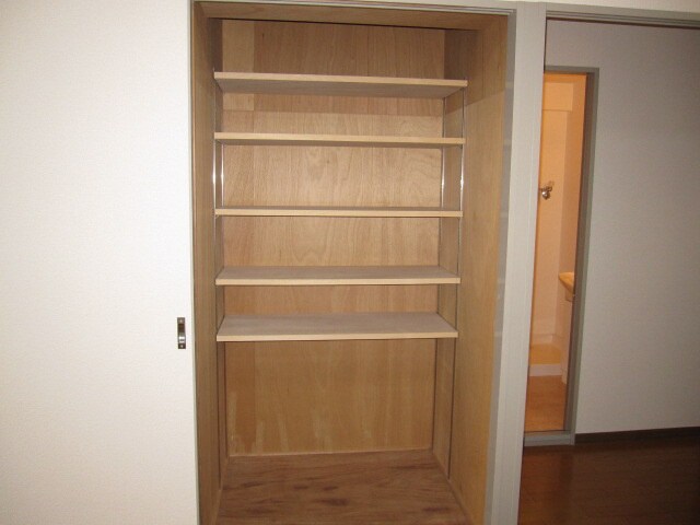 物件内観写真11　(収納)