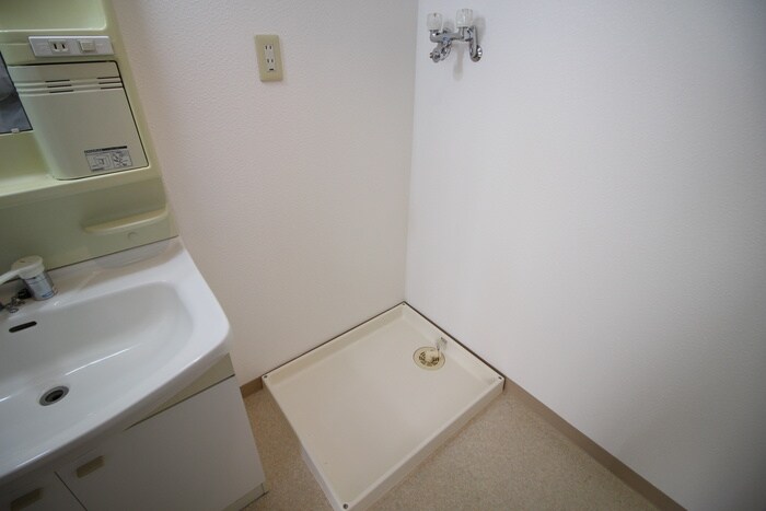 物件内観写真11　(洗濯機置場)