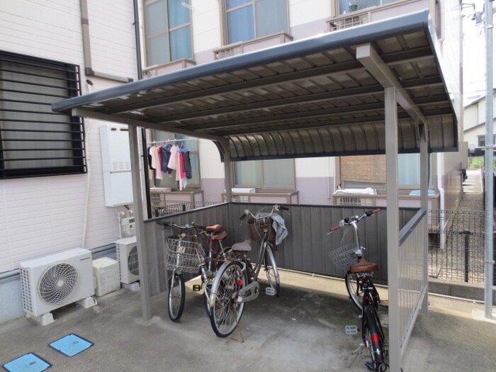 物件外観写真4　(駐輪場)