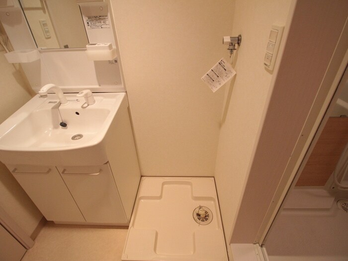 物件内観写真14　(洗濯機置場)