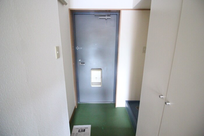 物件内観写真7　(玄関)