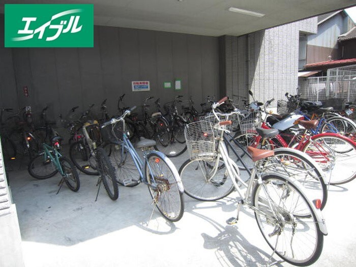 物件外観写真3　(駐輪場)