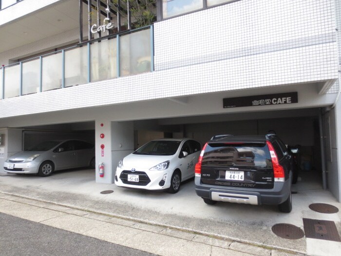 物件外観写真3　(駐車場)