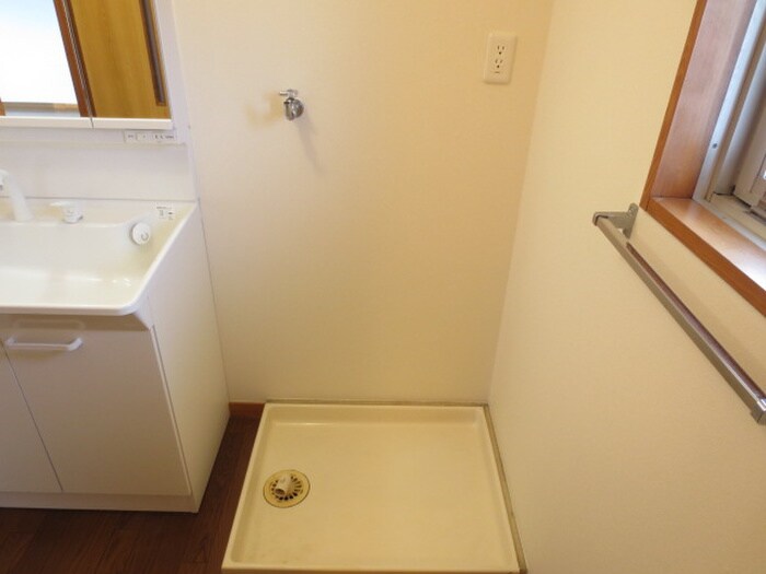 物件内観写真13　(洗濯機置場)