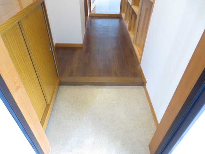 物件内観写真15　(玄関)