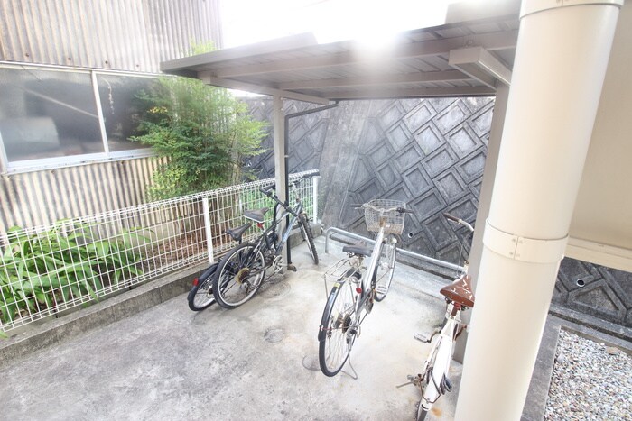 物件外観写真6　(駐輪場)