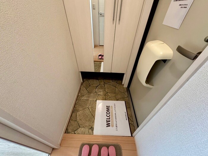 物件内観写真14　(玄関)