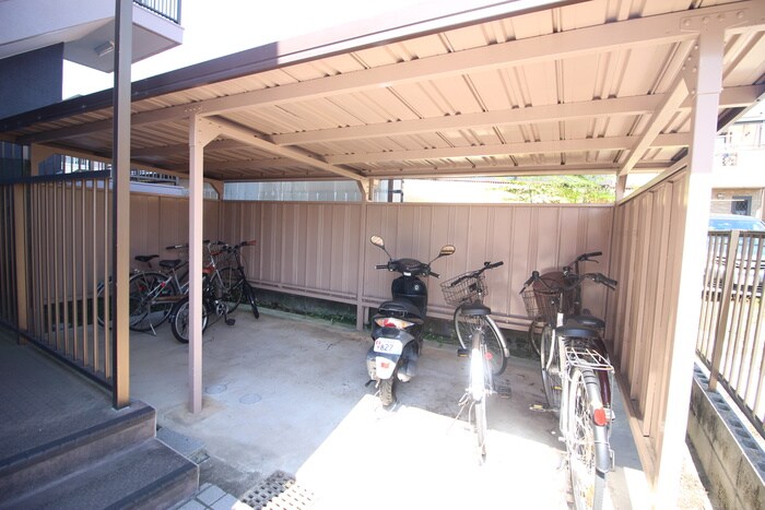 物件外観写真2　(駐輪場)