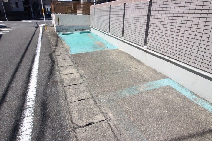 物件外観写真4　(駐車場)