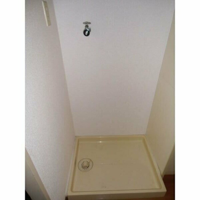 物件内観写真12　(洗濯機置場)