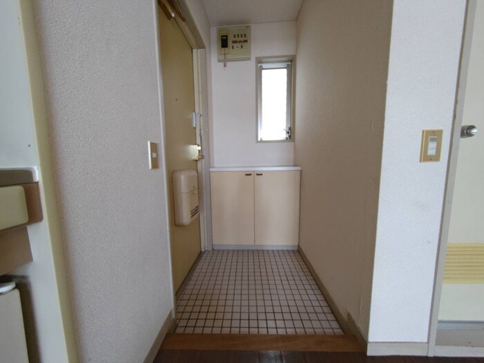 物件内観写真16　(玄関)