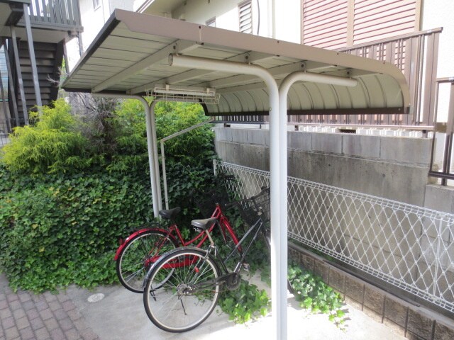 物件外観写真3　(駐輪場)