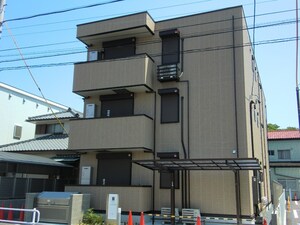 シャルマン高畑外観写真