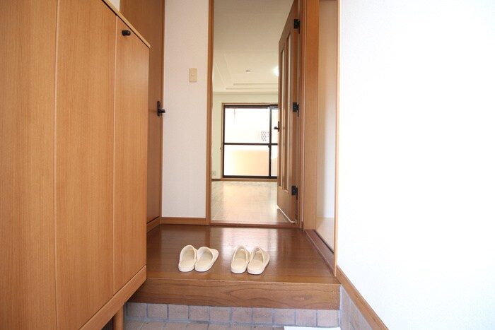 物件内観写真10　(玄関)