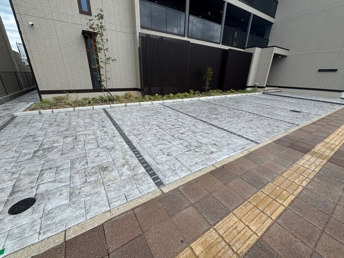 物件外観写真2　(駐車場)