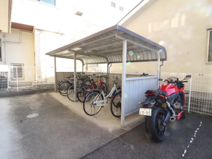 物件外観写真3　(駐車場)