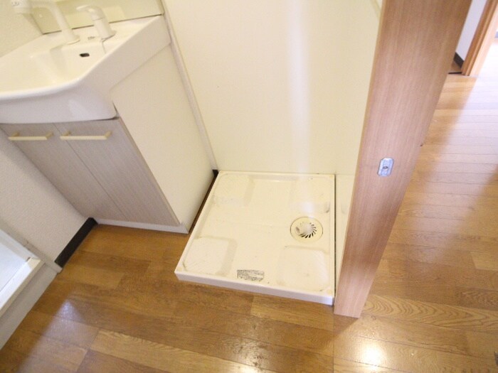 物件内観写真10　(洗濯機置場)