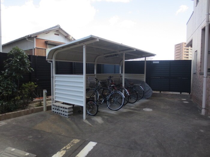 物件外観写真4　(駐輪場)