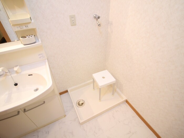 物件内観写真15　(洗濯機置場)