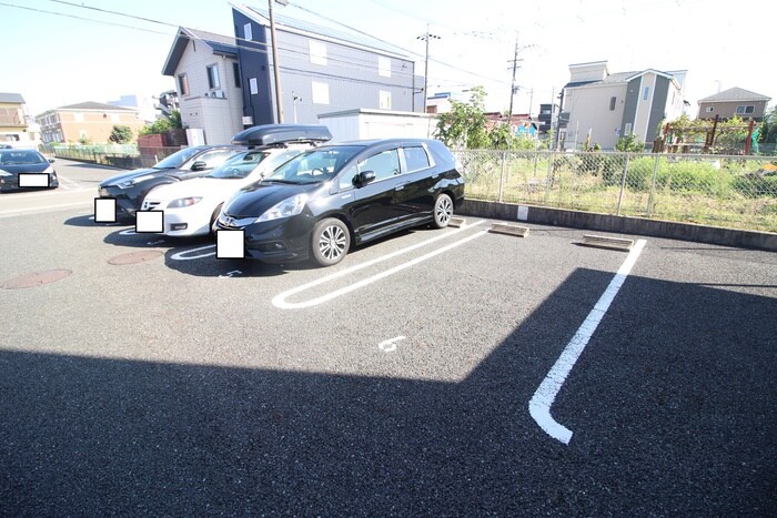 物件外観写真3　(駐車場)