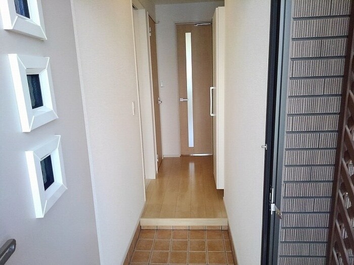 物件内観写真12　(玄関)