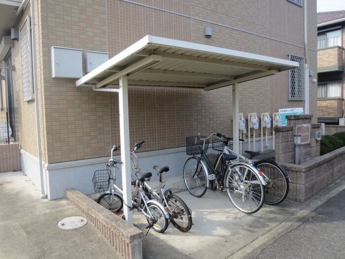 物件外観写真4　(駐輪場)