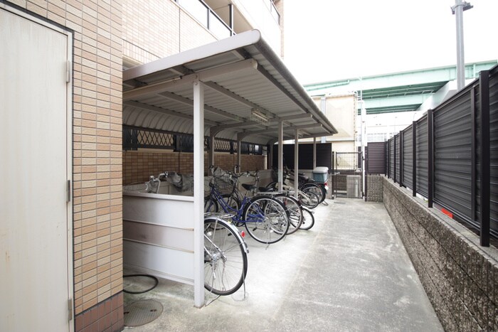 物件外観写真3　(駐輪場)