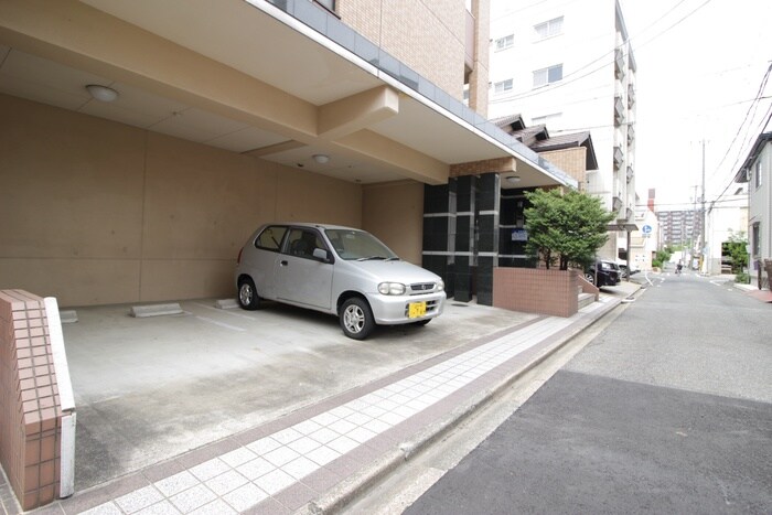 物件外観写真5　(駐車場)