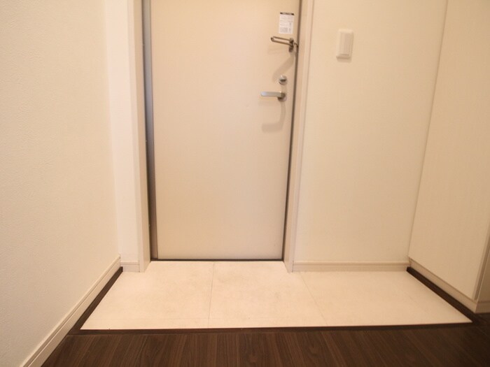 物件内観写真18　(玄関)