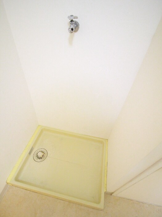 物件内観写真14　(洗濯機置場)