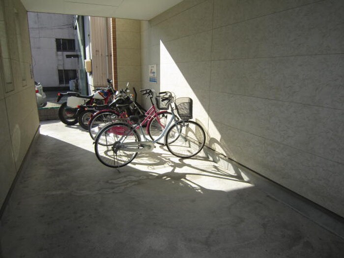 物件外観写真3　(駐輪場)