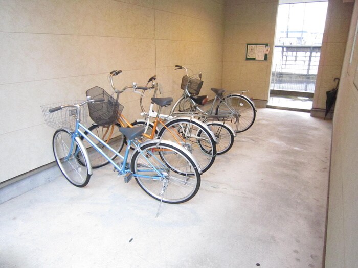 物件外観写真4　(駐輪場)