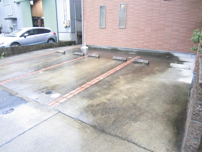 物件外観写真5　(駐車場)
