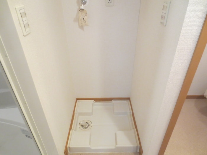 物件内観写真10　(洗濯機置場)