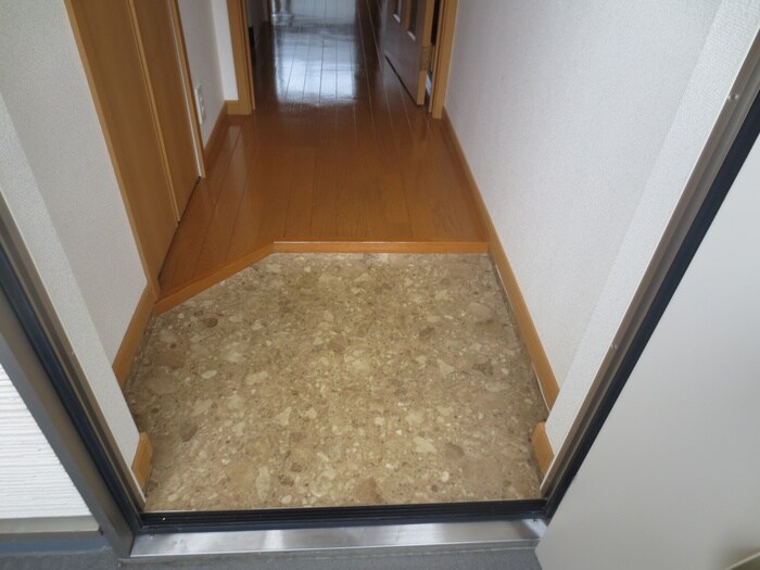 物件内観写真11　(玄関)