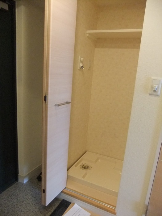 物件内観写真9　(洗濯機置場)