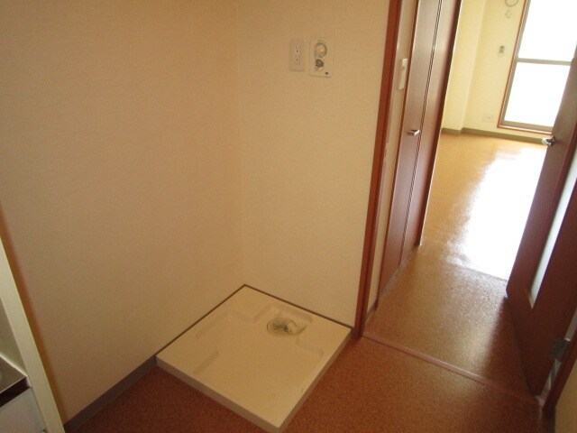 物件内観写真15　(洗濯機置場)