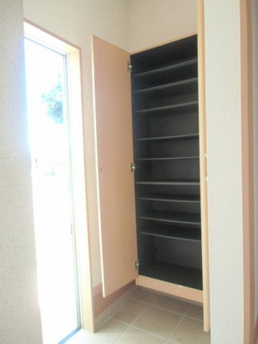 物件内観写真12　(靴箱)