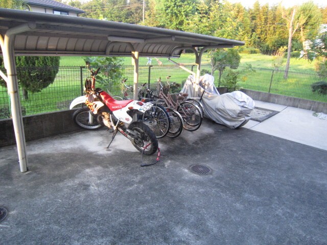 物件外観写真3　(駐輪場)